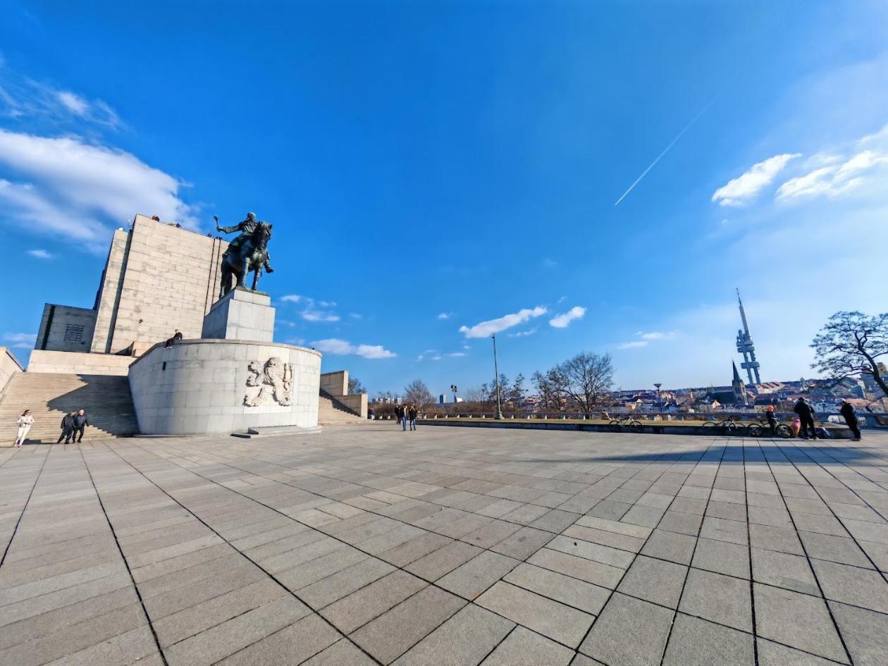 In Zizkov -301- * Praga